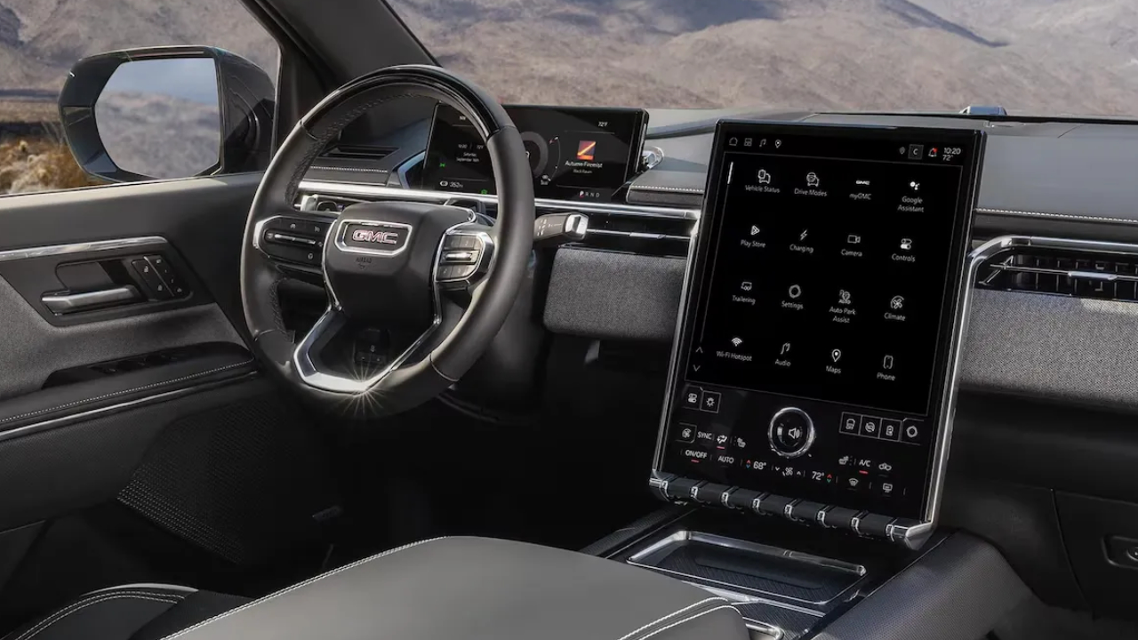 vue de l'habitacle et du tableau de bord d'un GMC Sierra EV 2026