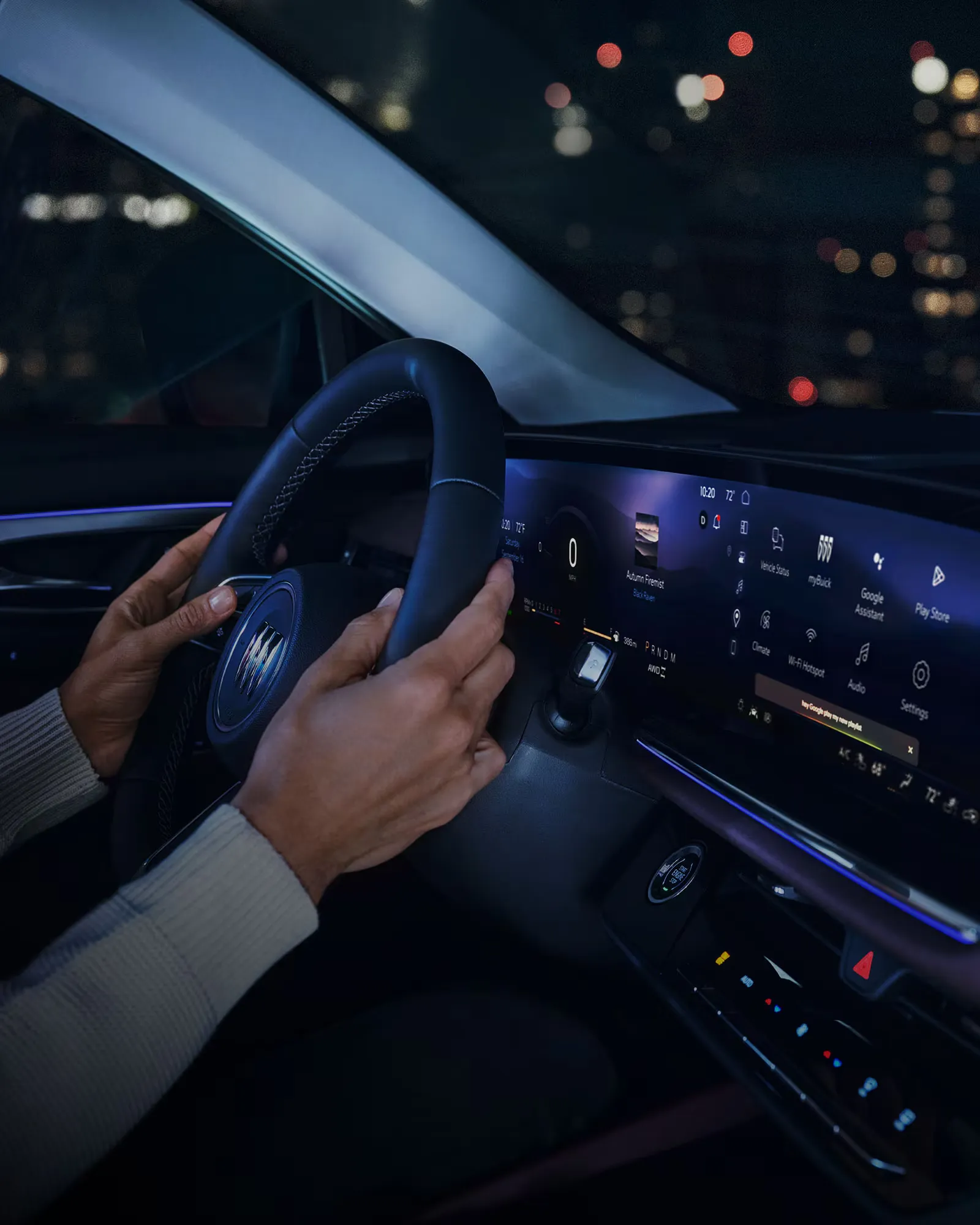 Conducteur au volant du Buick Envision 2026 avec écran numérique ultralarge.