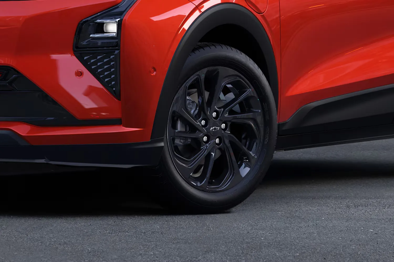 Détail du flanc et de la roue du Chevrolet Bolt RS 2027 rouge.