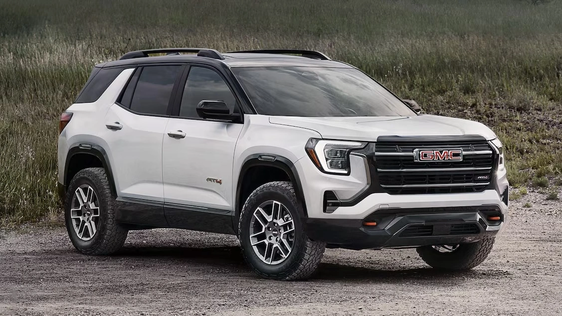 GMC Terrain 2026 blanc stationné en extérieur. VUS compact 2026 moderne et bien équipé.