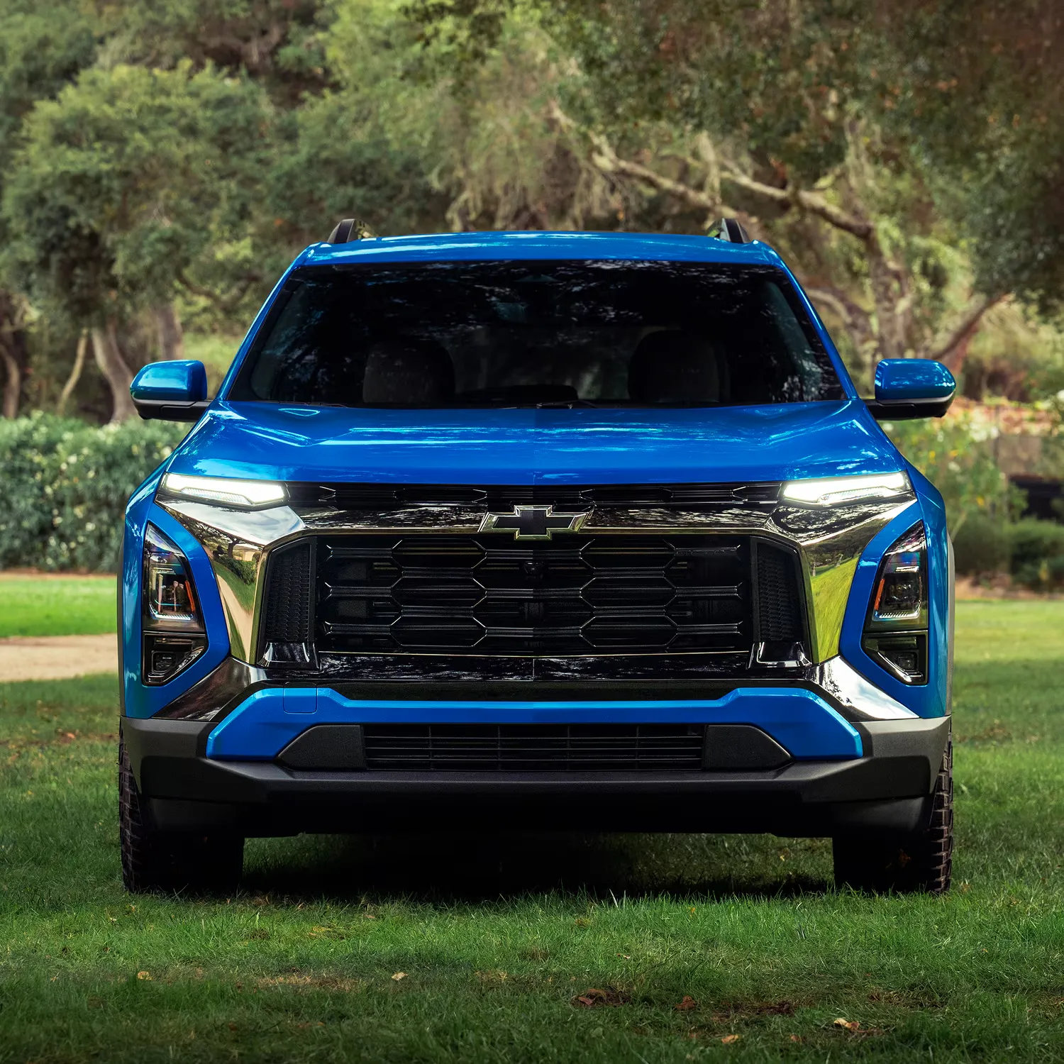 Vue avant du Chevrolet Equinox 2027 bleu montrant le design extérieur du VUS compact.