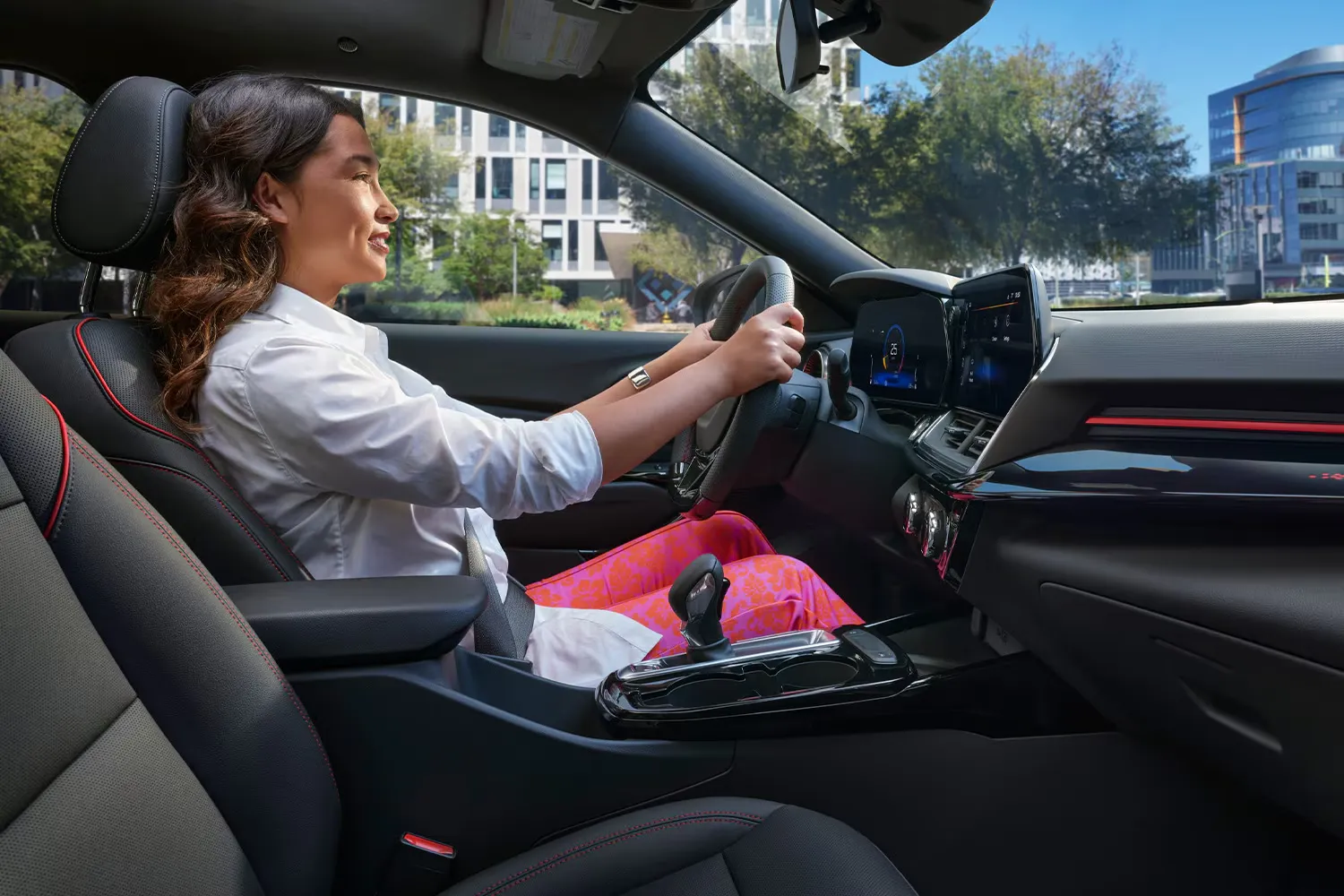 Habitacle du Chevrolet Trax 2026, un multisegment compact facile à conduire en ville.
