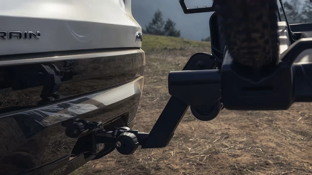 Attelage du GMC Terrain 2026, illustrant la capacité de remorquage et de chargement du VUS compact.