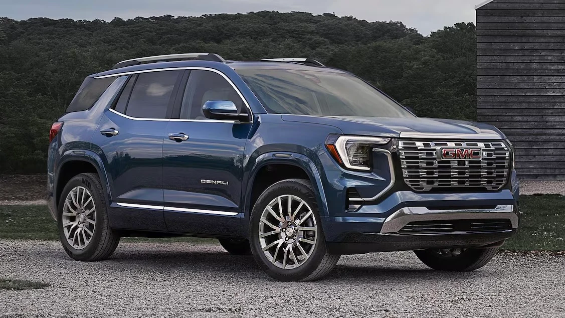 GMC Terrain 2026 bleu, un VUS compact populaire pour sa polyvalence et son niveau de sécurité.