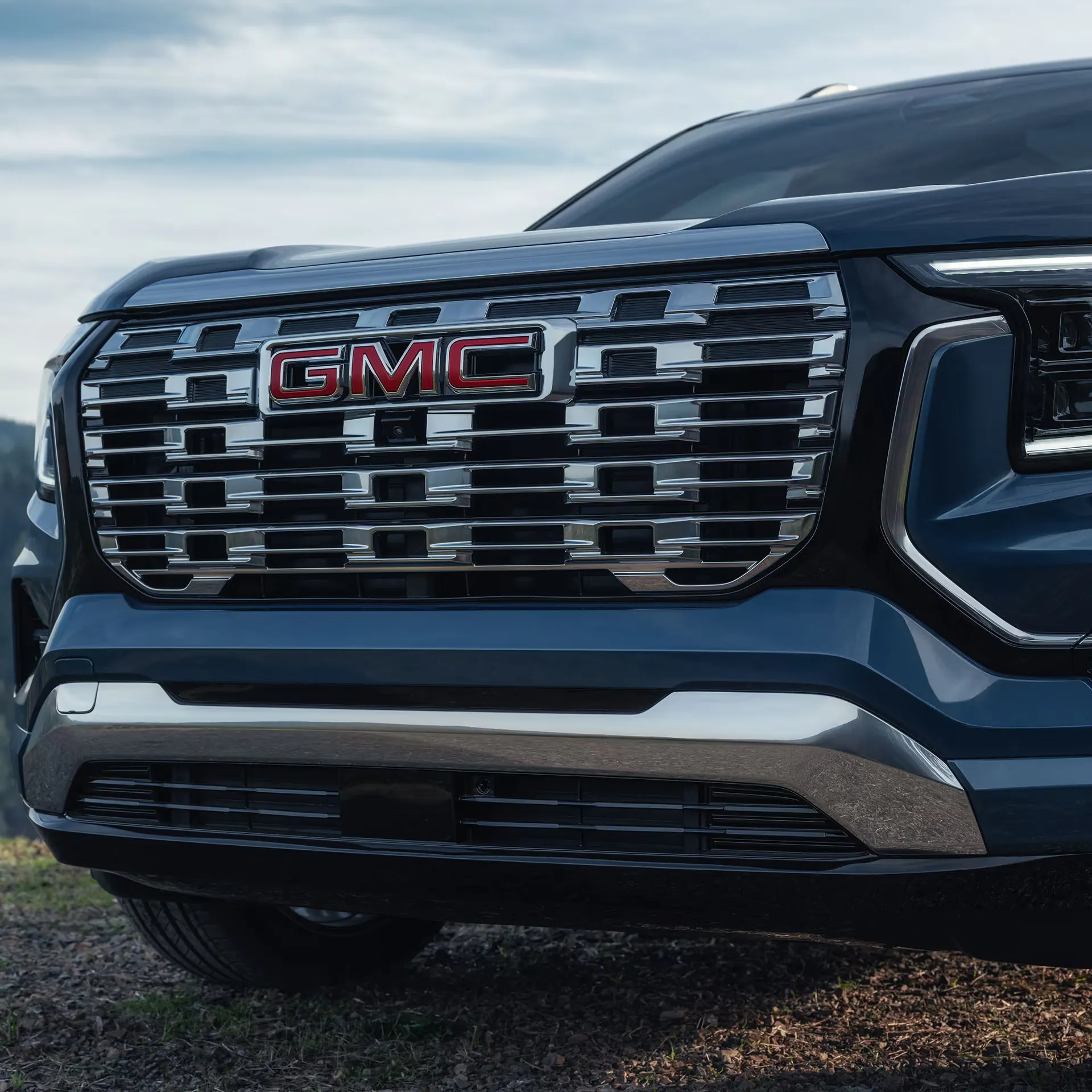 Calandre extérieure du GMC Terrain 2027 montrant le logo GMC et le design avant du VUS.